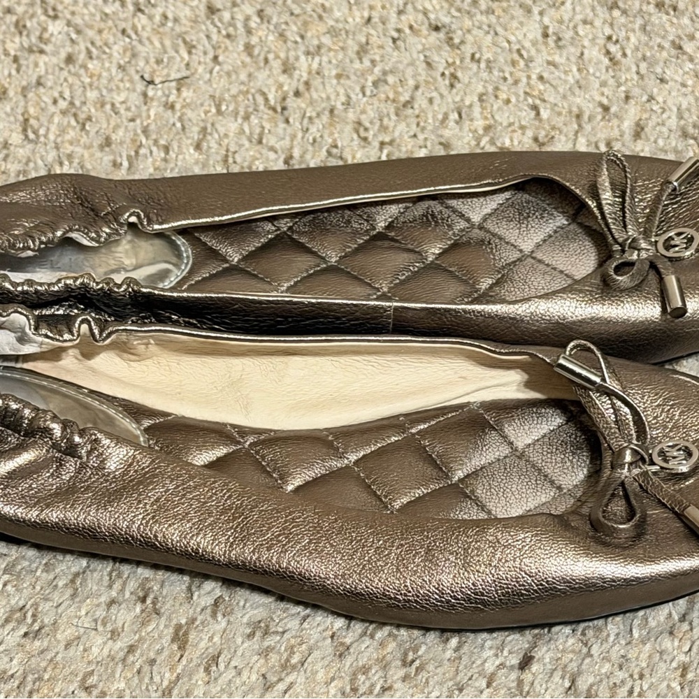 Michael Kors Metallic Bronze Leather Ballet Flats MK Logo Bow Size 8.5 - Picture 8 of 13